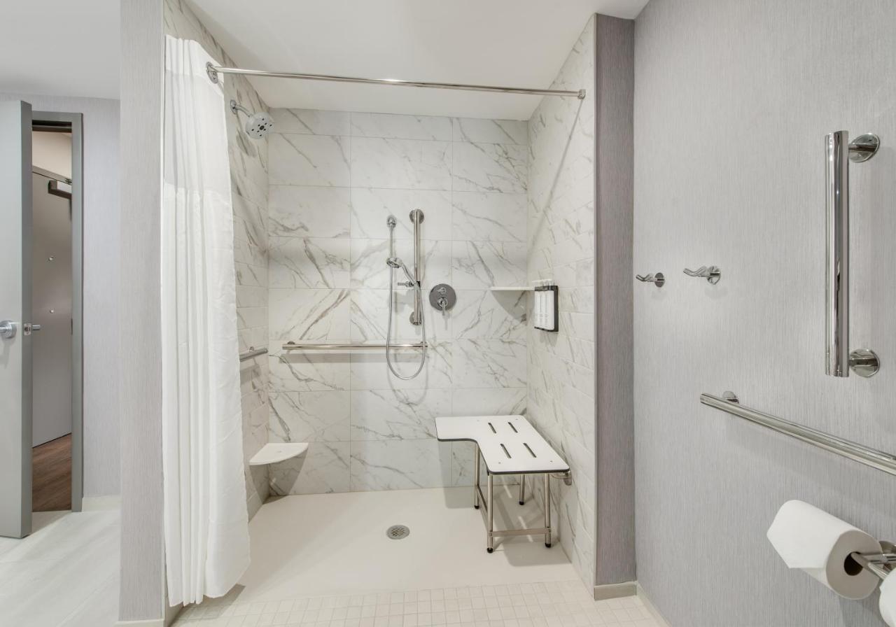 King Room with Sofa Bed and Roll-In Shower - Disability Access at Hyatt Place Newark - Main Street