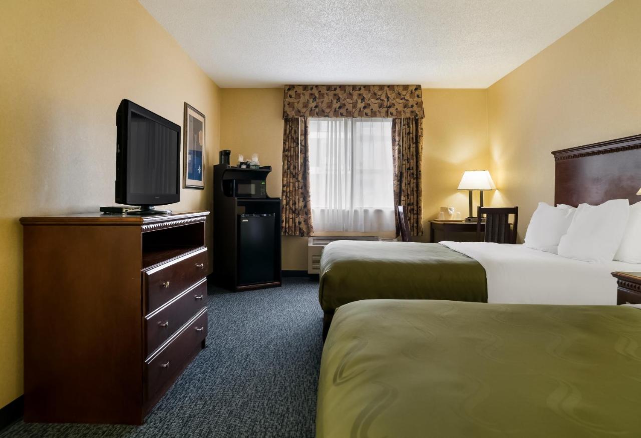 Double Room with Tub - Accessible/Non-Smoking at Quality Inn Grand Blanc - Flint South