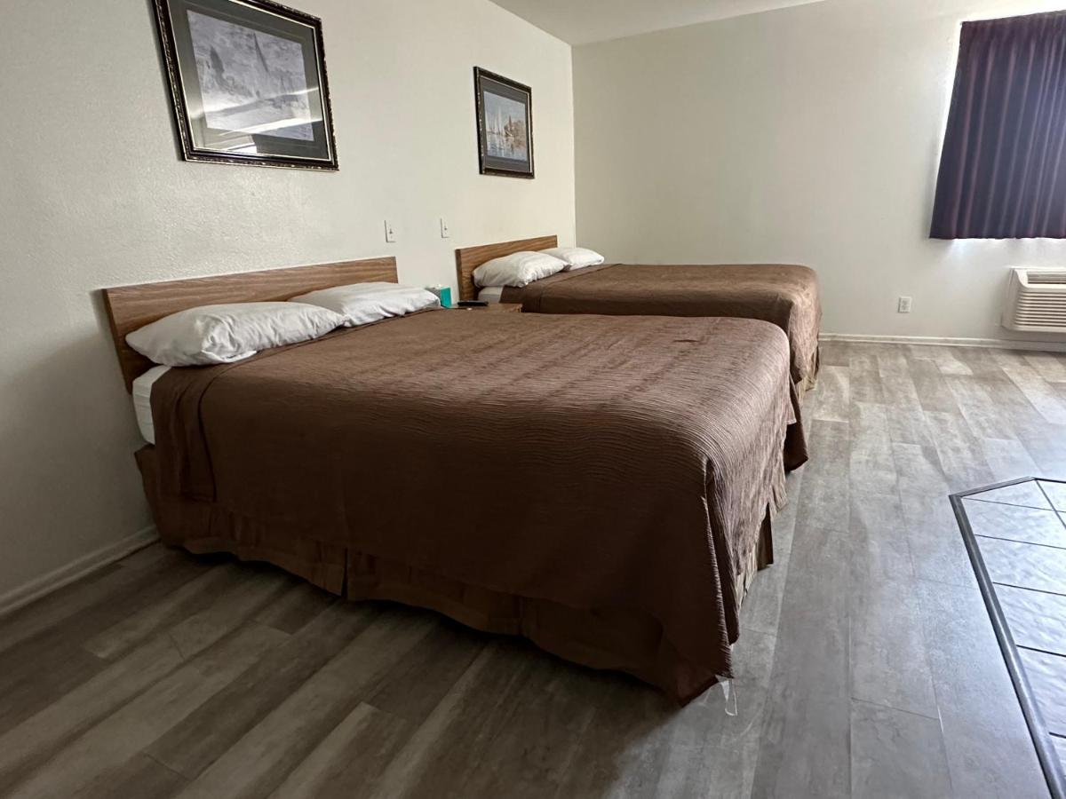 | Jolly Roger Hotel
