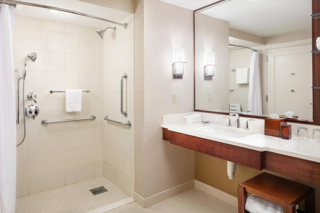 | Milwaukee Marriott Downtown