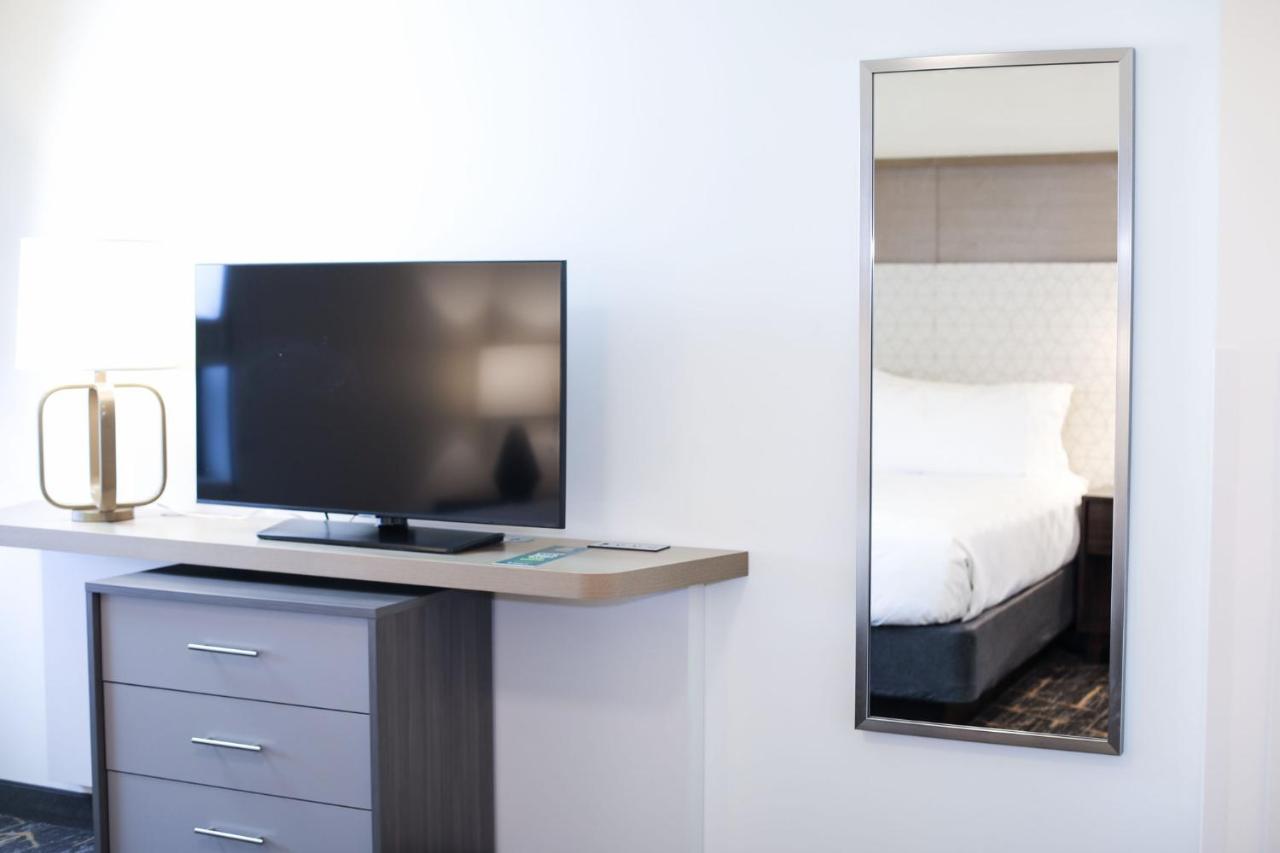 | Holiday Inn & Suites St. Cloud, an IHG Hotel