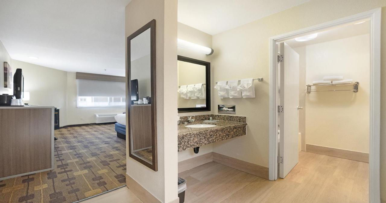 King Room with Fireplace at Best Western Amador Inn