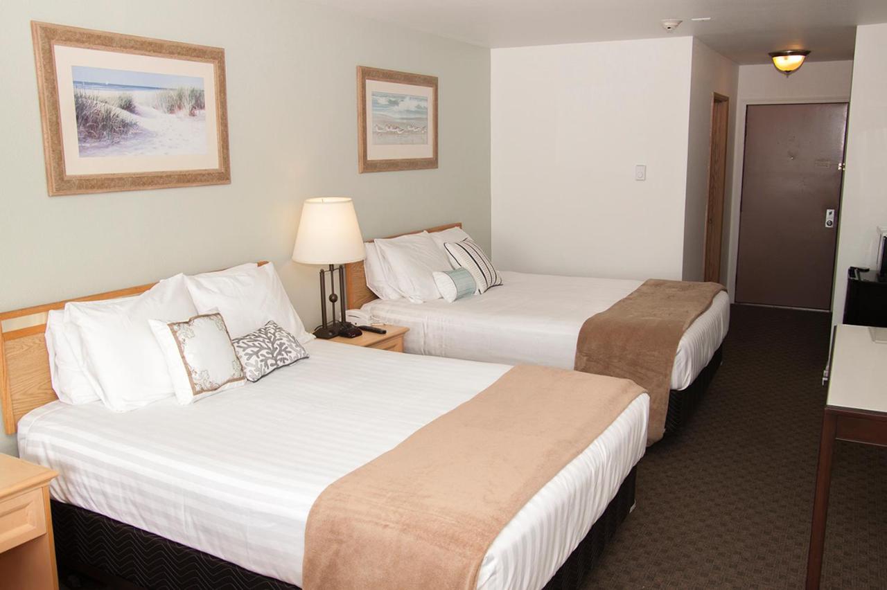 Queen Room with Balcony at Chautauqua Resort & Conference Center