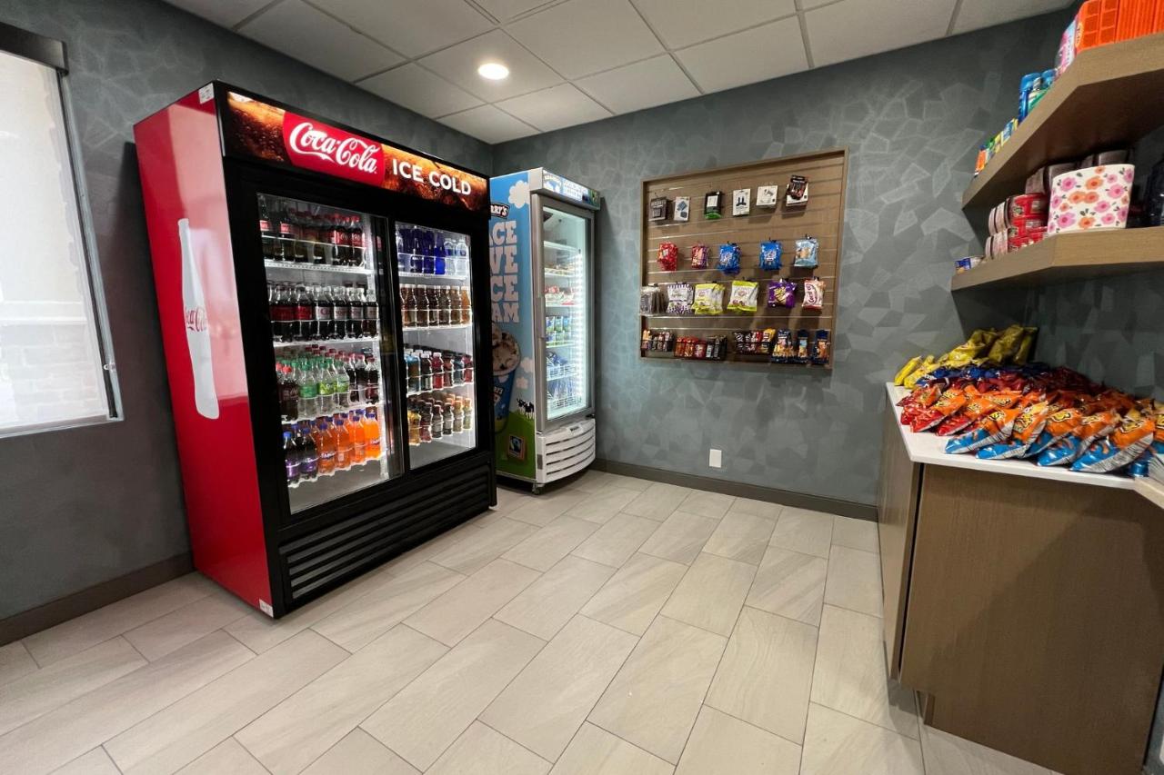 | Holiday Inn Express Harrisburg NE, an IHG Hotel