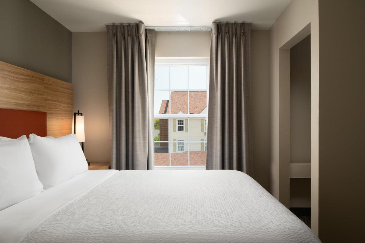 One-Bedroom Queen Suite with Mobility Accessible Tub at Candlewood Suites St Louis St Charles by IHG