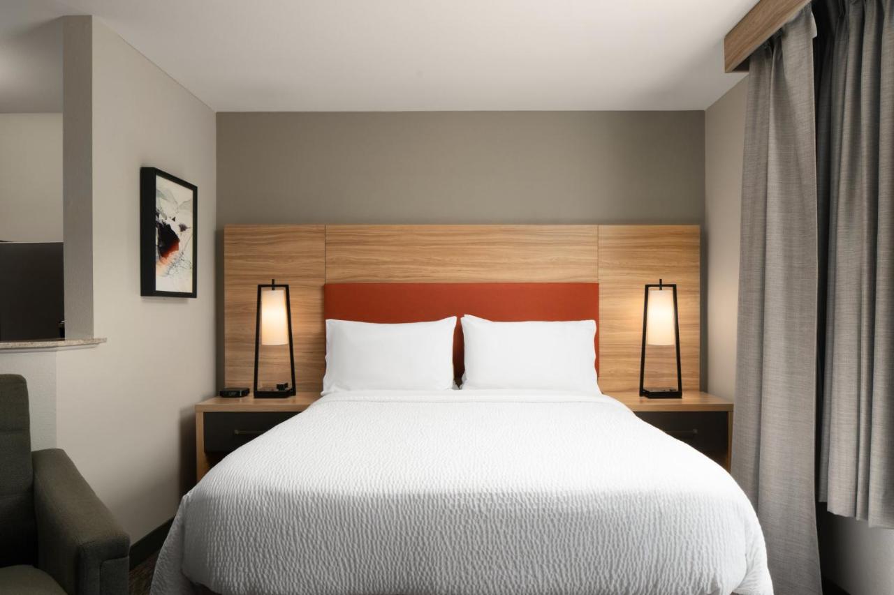 One-Bedroom Queen Suite at Candlewood Suites St Louis St Charles by IHG