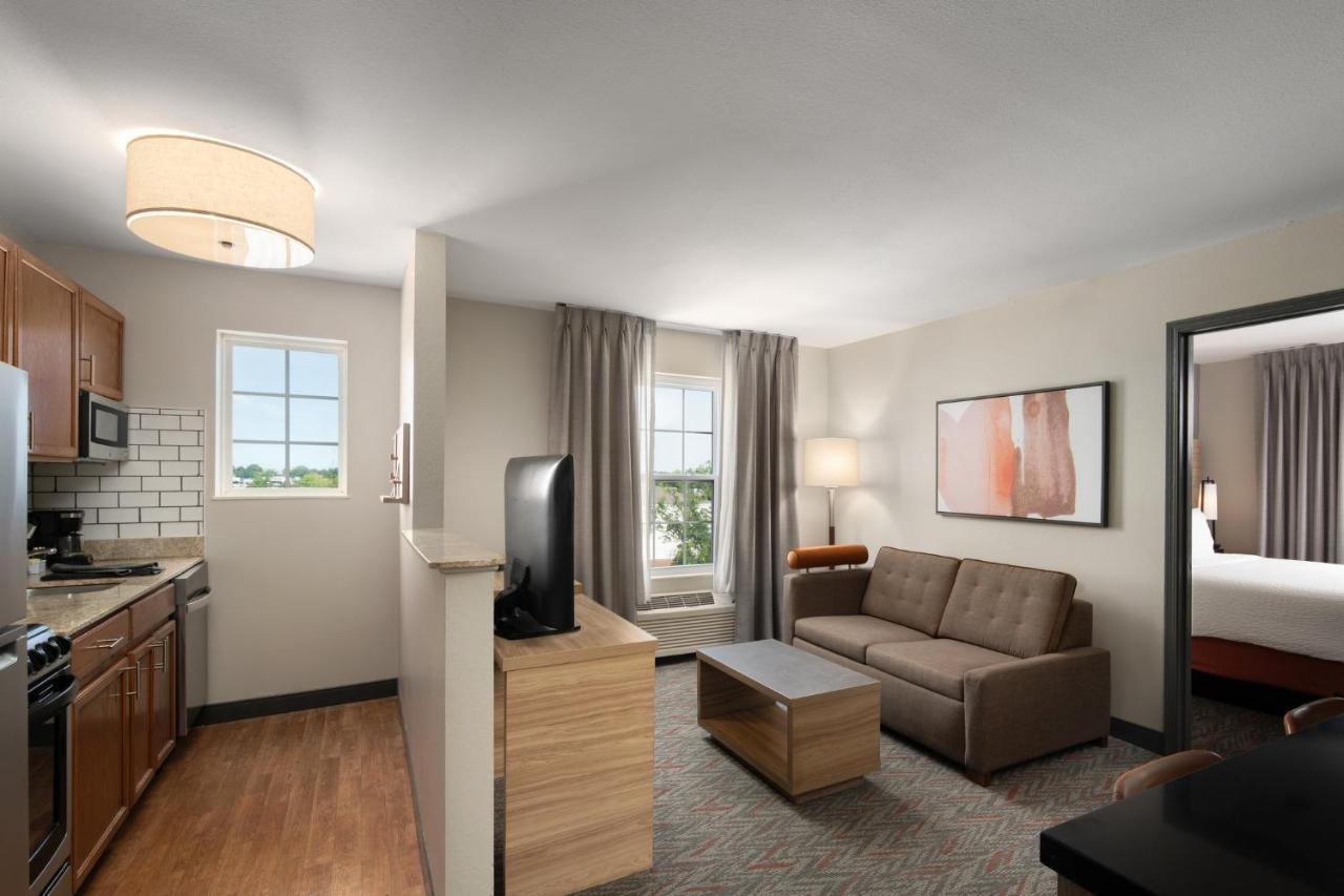 One-Bedroom Queen Suite at Candlewood Suites St Louis St Charles by IHG