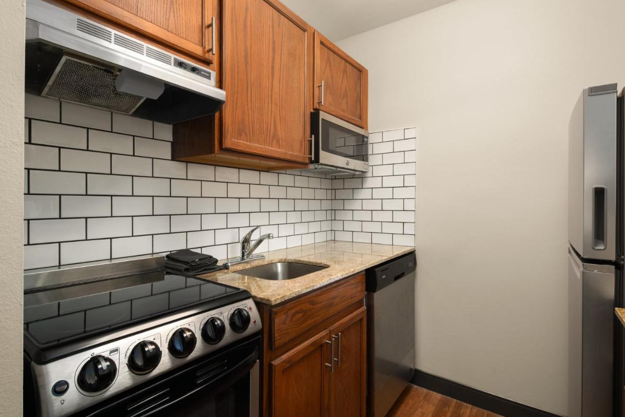 One-Bedroom Queen Suite at Candlewood Suites St Louis St Charles by IHG