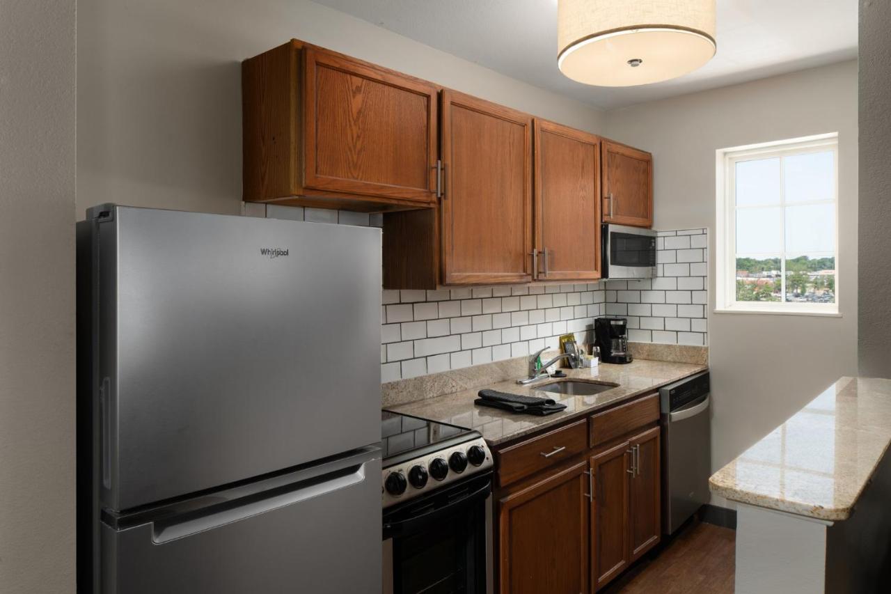 One-Bedroom Queen Suite at Candlewood Suites St Louis St Charles by IHG