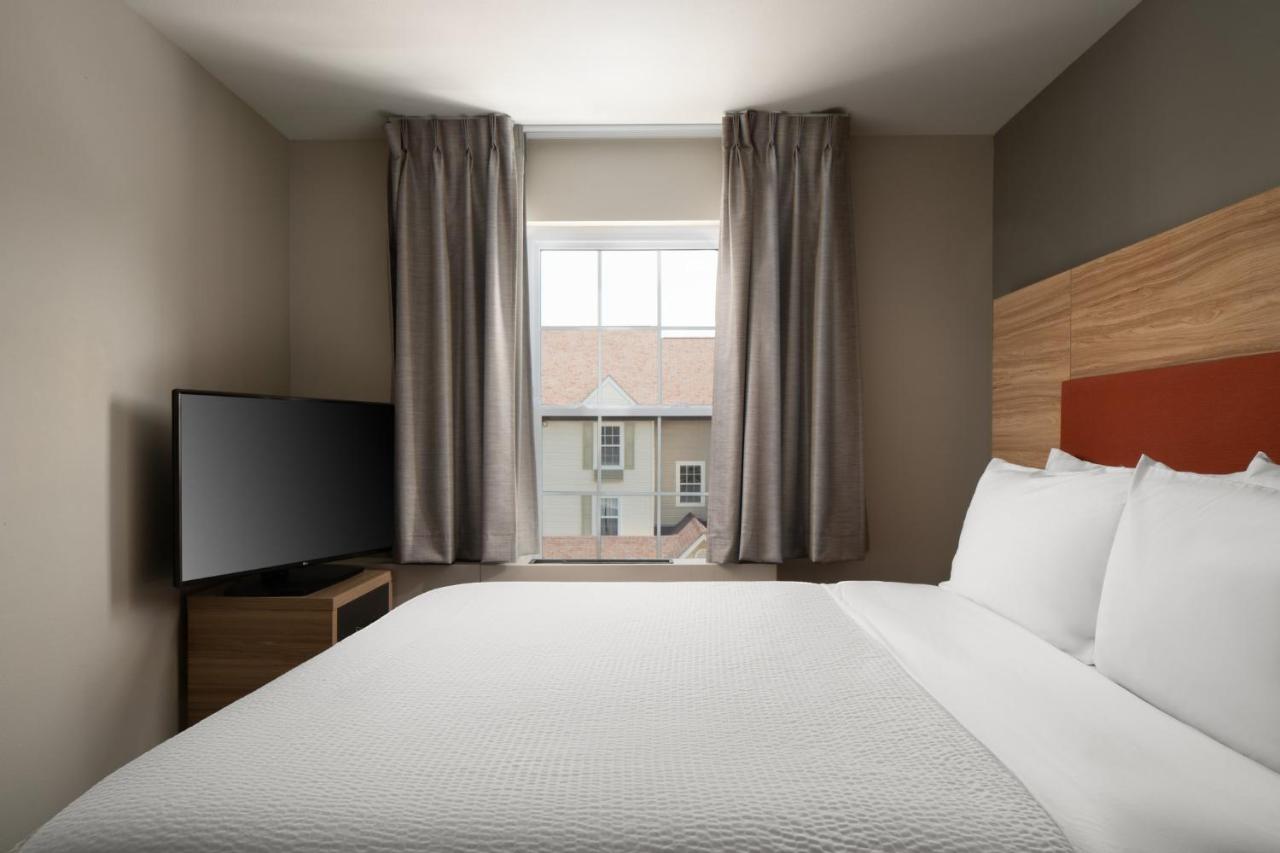 One-Bedroom Queen Suite at Candlewood Suites St Louis St Charles by IHG