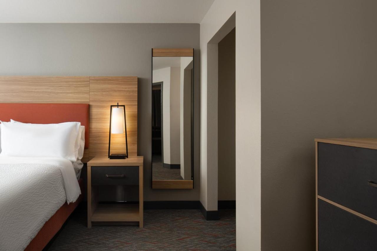 One-Bedroom Queen Suite at Candlewood Suites St Louis St Charles by IHG