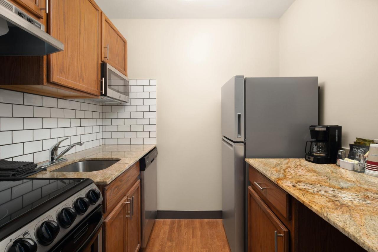 One-Bedroom Queen Suite at Candlewood Suites St Louis St Charles by IHG