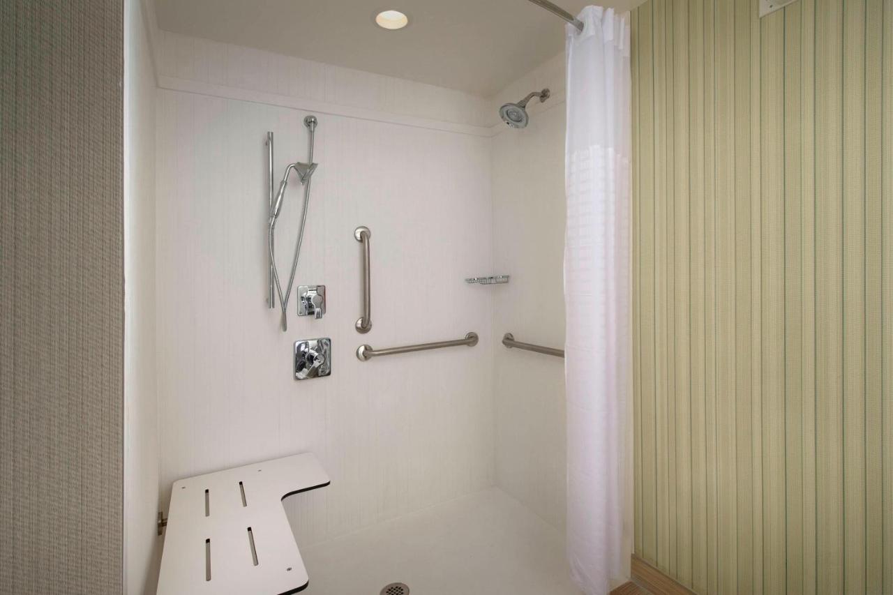 King Room with Sofa Bed at Courtyard Nashville SE/Murfreesboro
