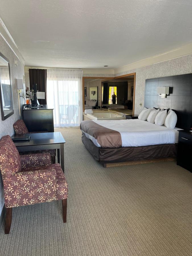| Quality Inn Lakefront