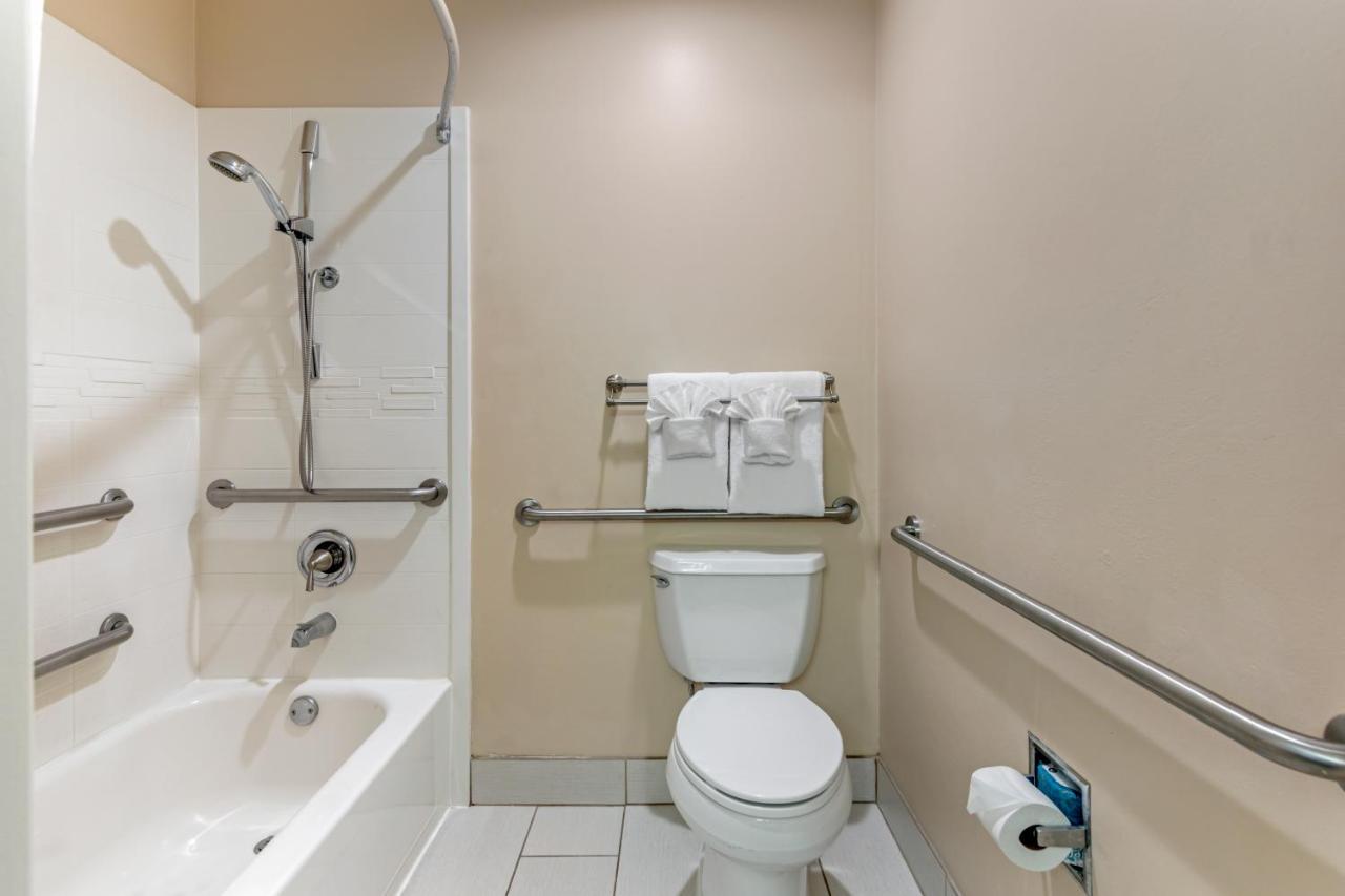 Standard Room, 2 Queen Beds, Accessible Tub, Non Smoking at Quality Inn & Suites Anaheim Maingate