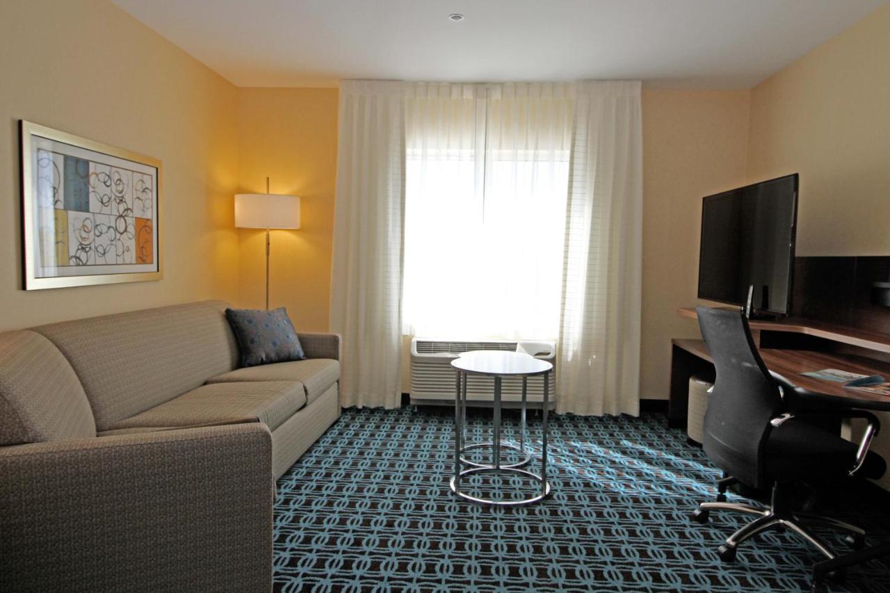 King Room at Fairfield Inn & Suites by Marriott London