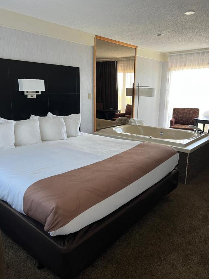 | Quality Inn Lakefront