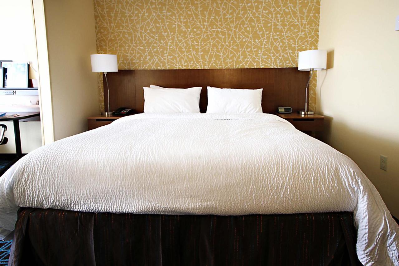 King Room at Fairfield Inn & Suites by Marriott London