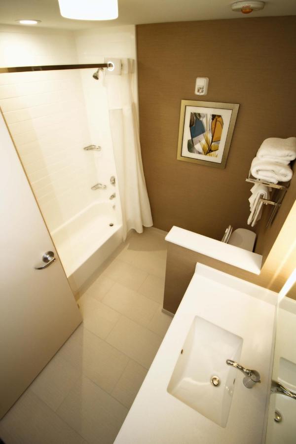 Queen Room at Fairfield Inn & Suites by Marriott London