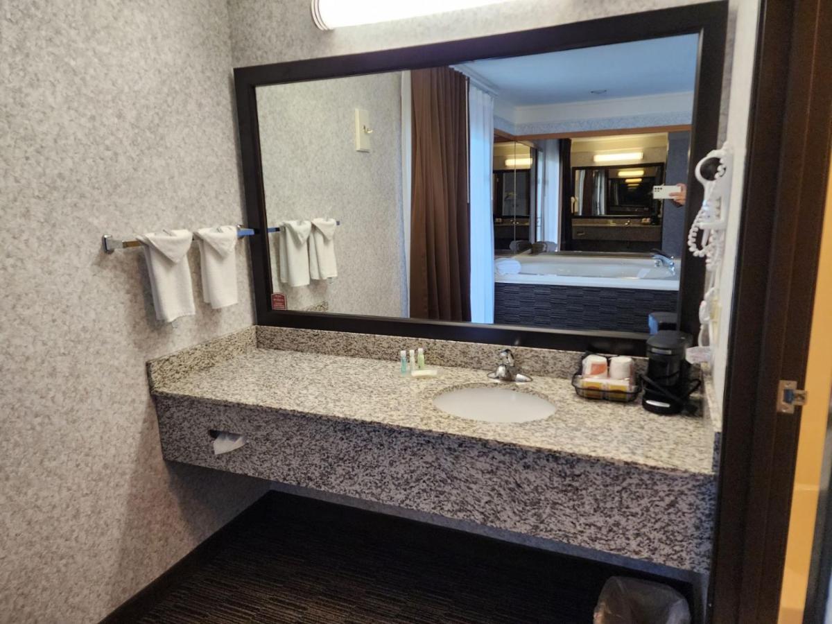 | Quality Inn Lakefront