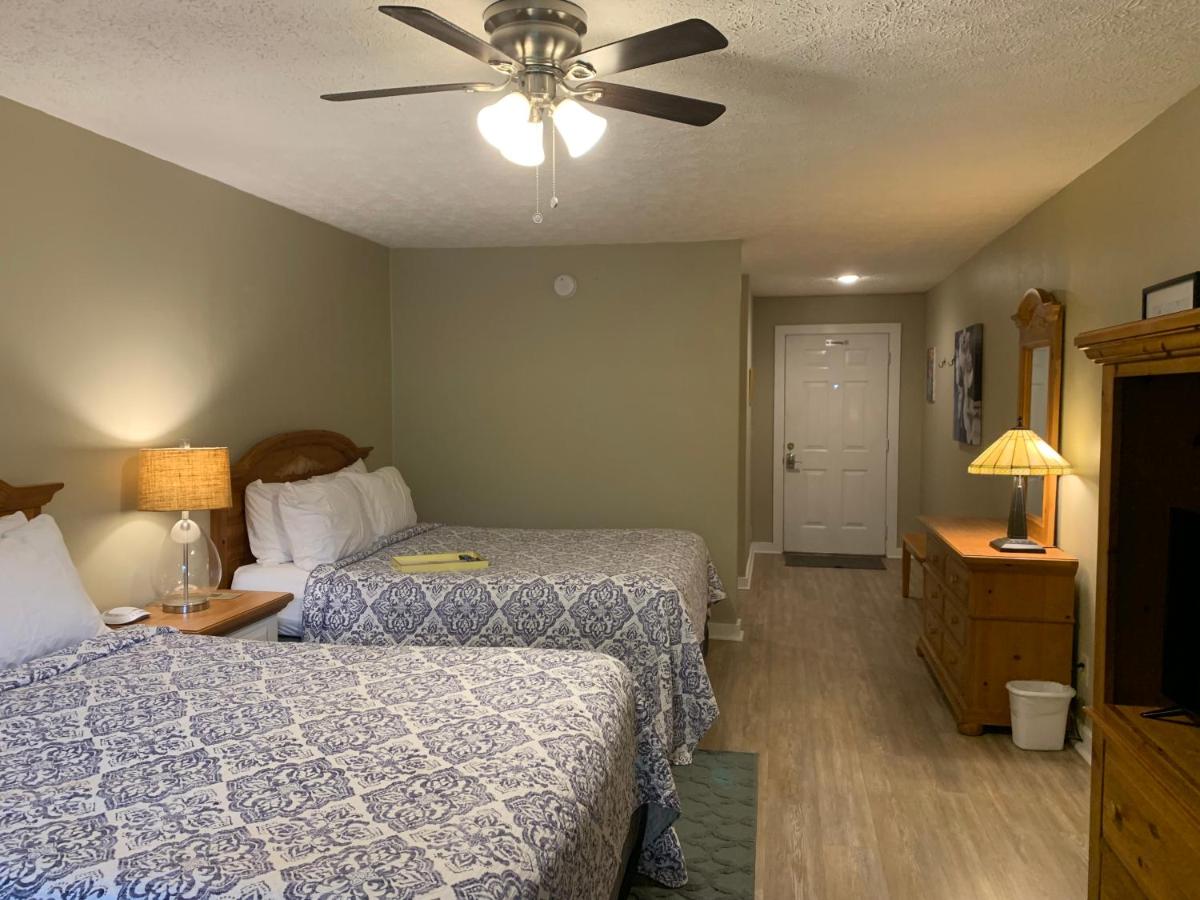 Deluxe Queen Room at Woodbridge Inn & Tavern