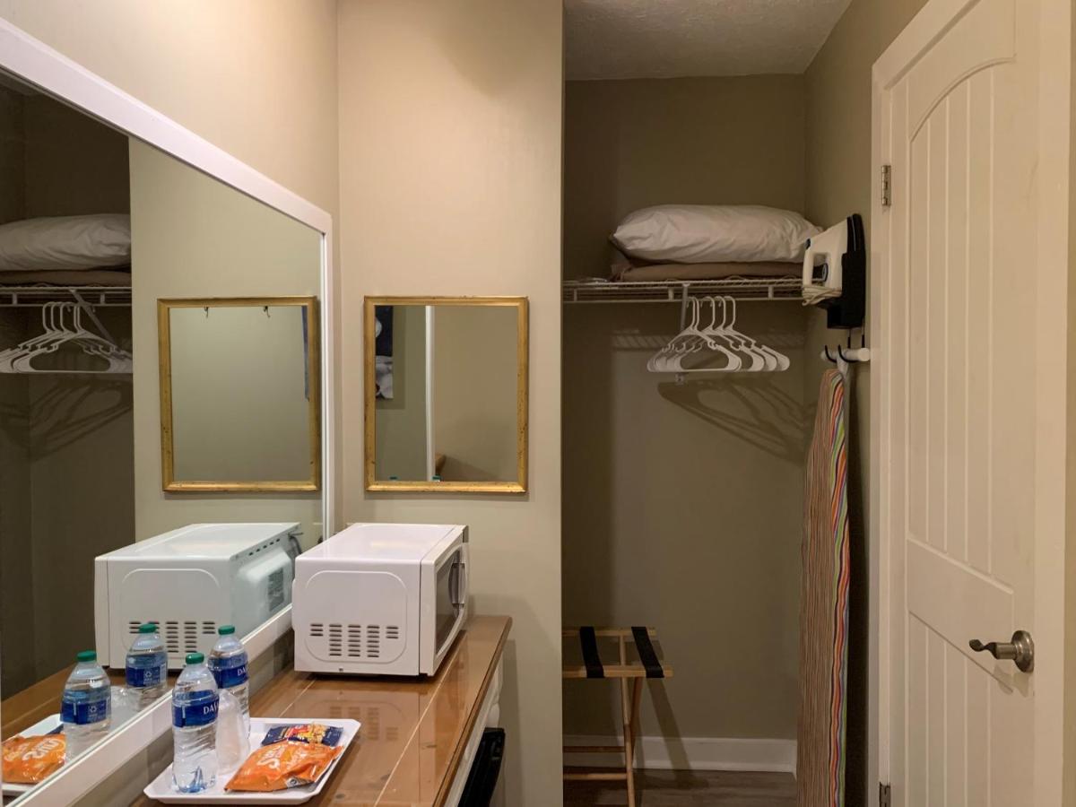 Deluxe Queen Room at Woodbridge Inn & Tavern