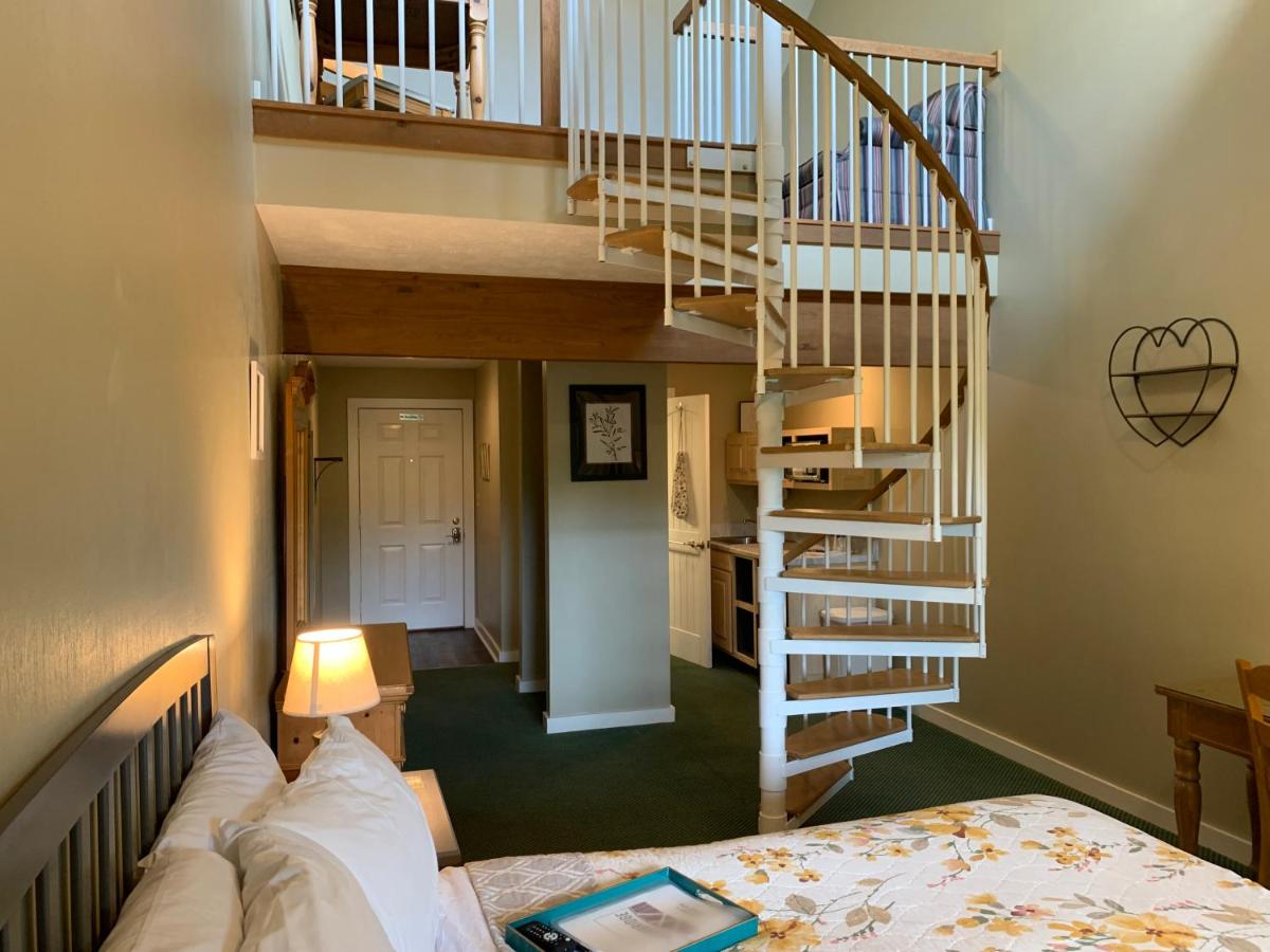 Junior Suite with Balcony at Woodbridge Inn & Tavern