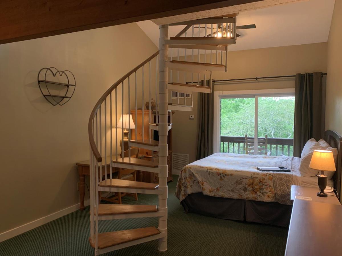Junior Suite with Balcony at Woodbridge Inn & Tavern