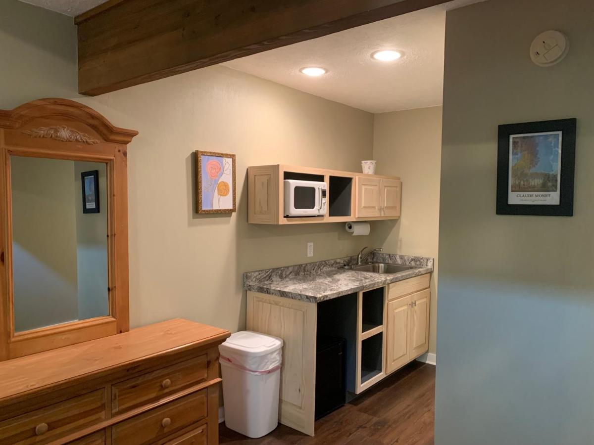 Junior Suite with Balcony at Woodbridge Inn & Tavern