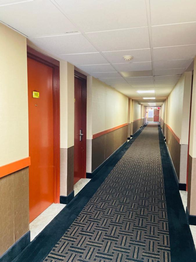 | Super 8 by Wyndham Gloucester
