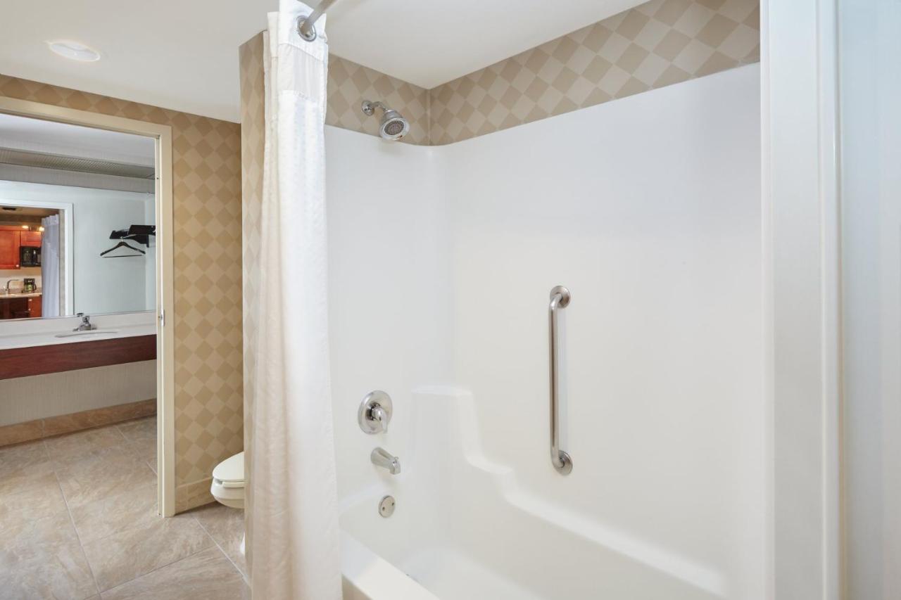 | Holiday Inn & Suites Chicago-Carol Stream (Wheaton)