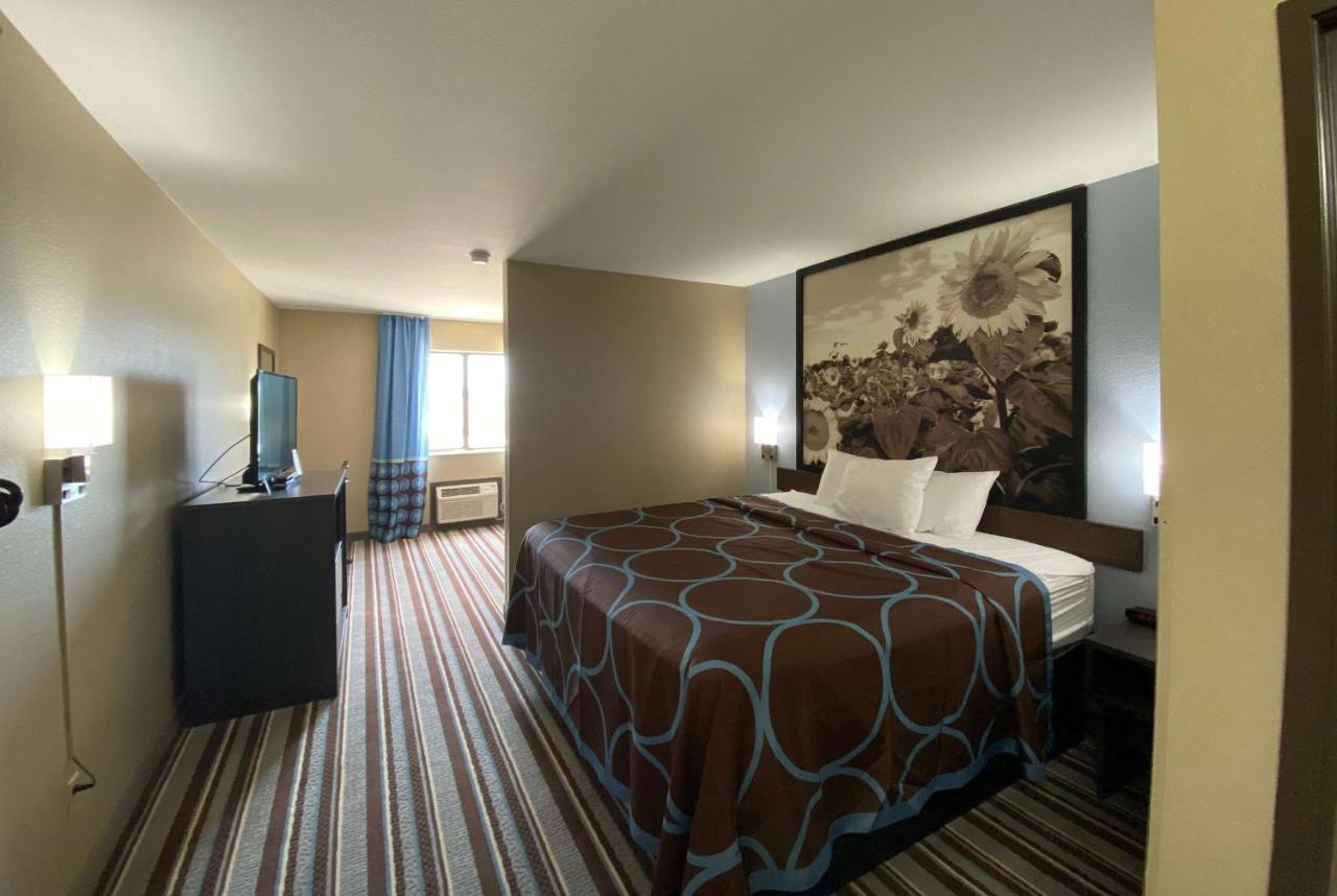 | Super 8 by Wyndham Independence