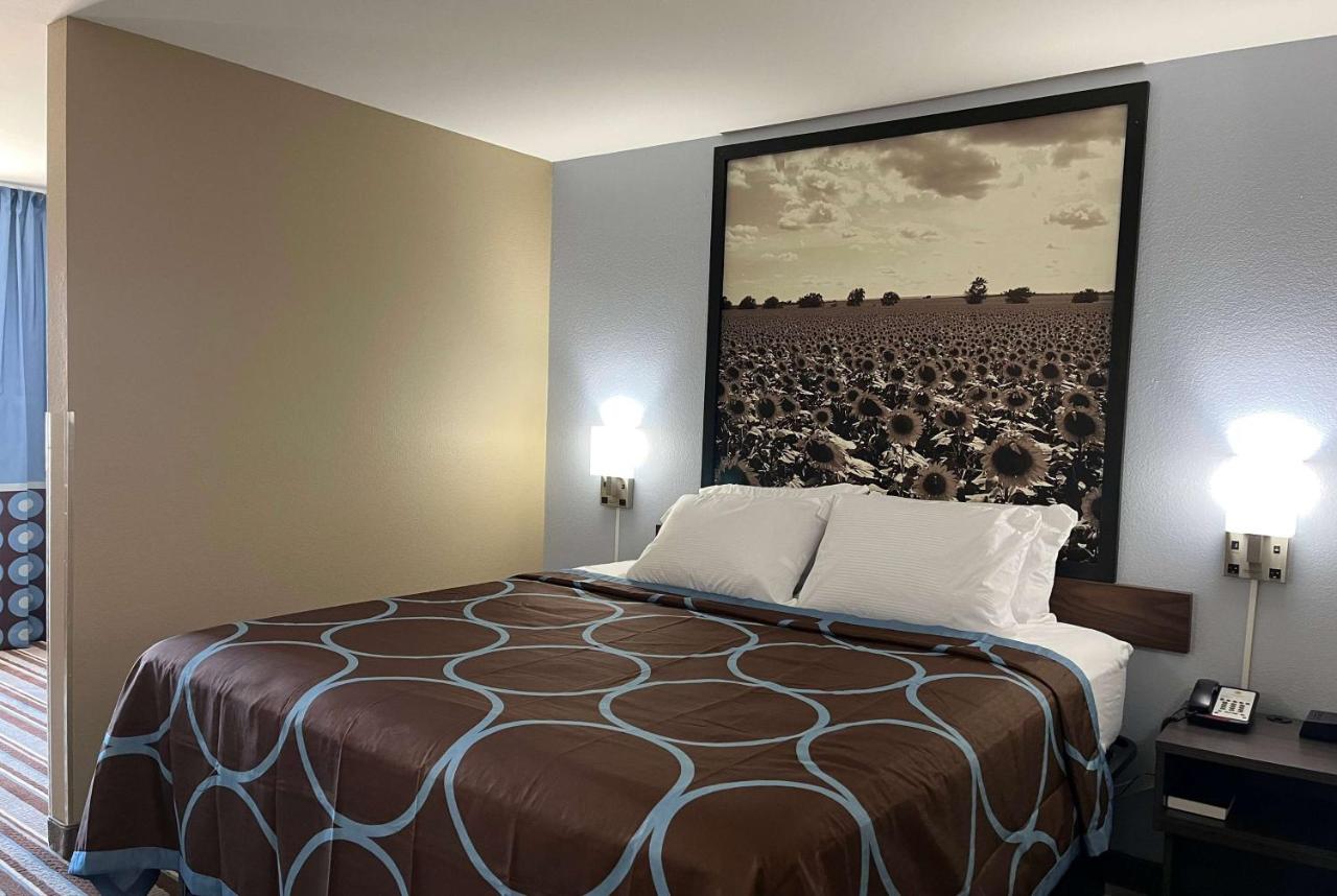 | Super 8 by Wyndham Independence