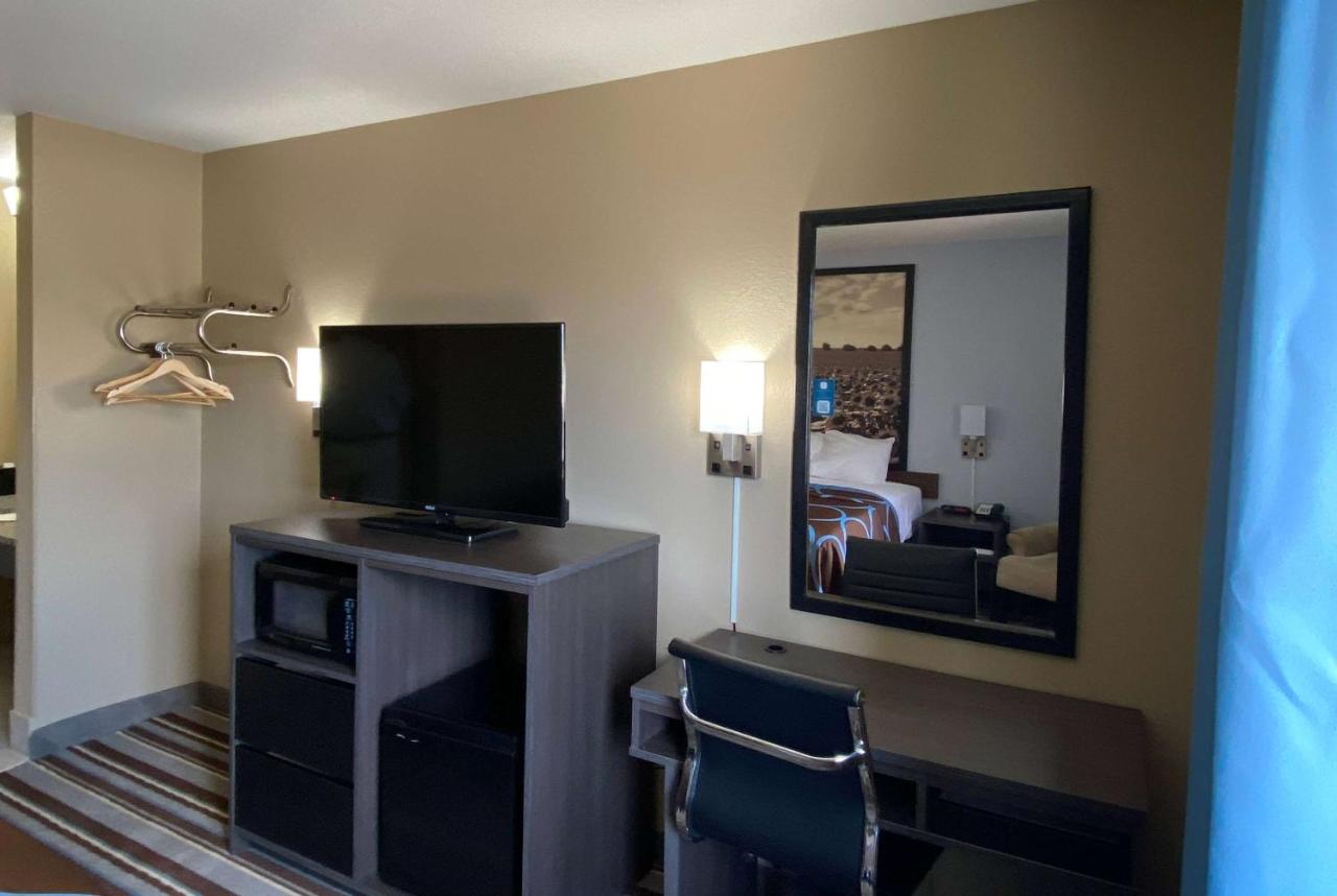 | Super 8 by Wyndham Independence