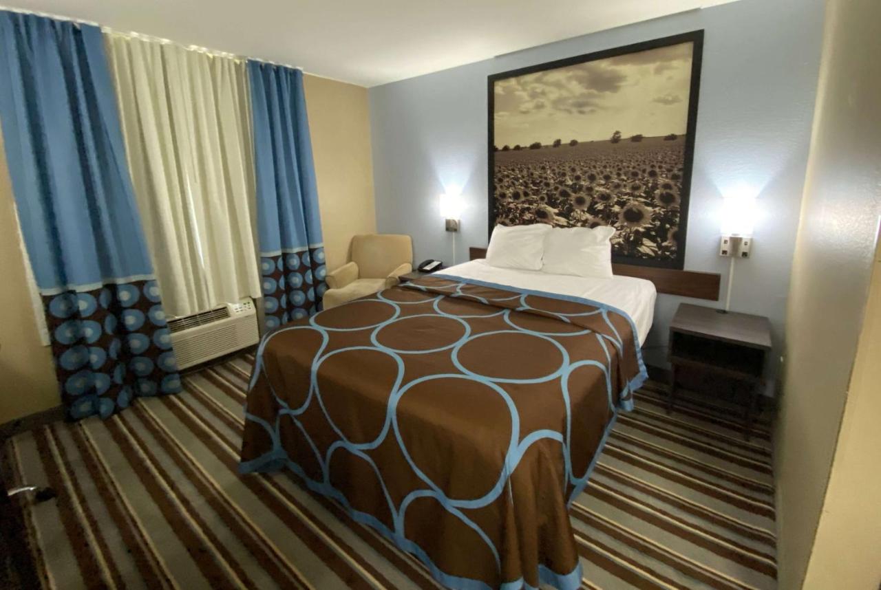 | Super 8 by Wyndham Independence