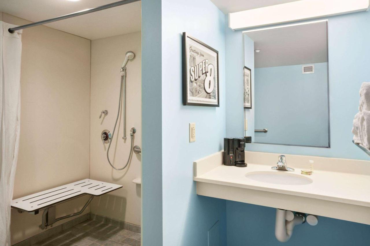 | Super 8 by Wyndham Mount Laurel