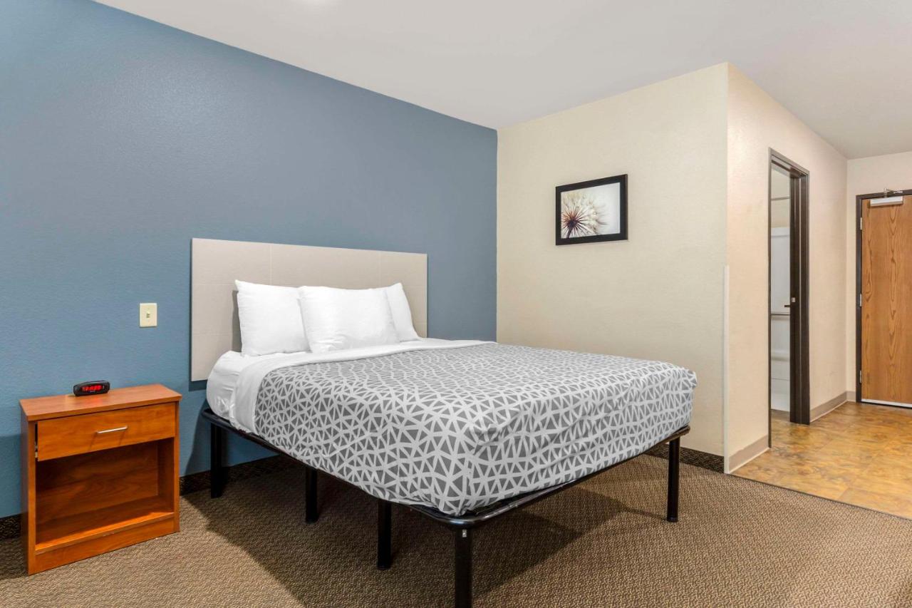 Queen Room - Accessible/Non-Smoking at WoodSpring Suites Raleigh Garner