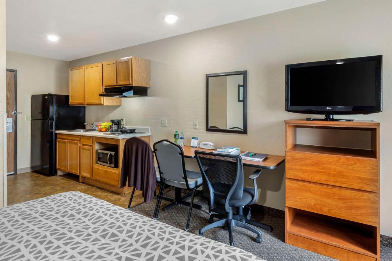 Queen Room - Accessible/Non-Smoking at WoodSpring Suites Raleigh Garner