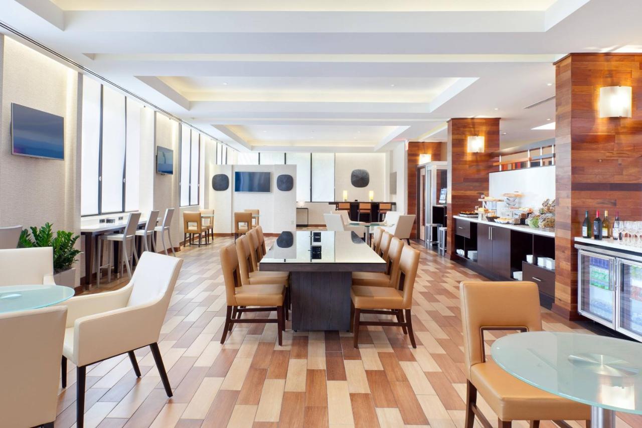 M Club lounge access, Guest room, 2 Double at Miami Airport Marriott