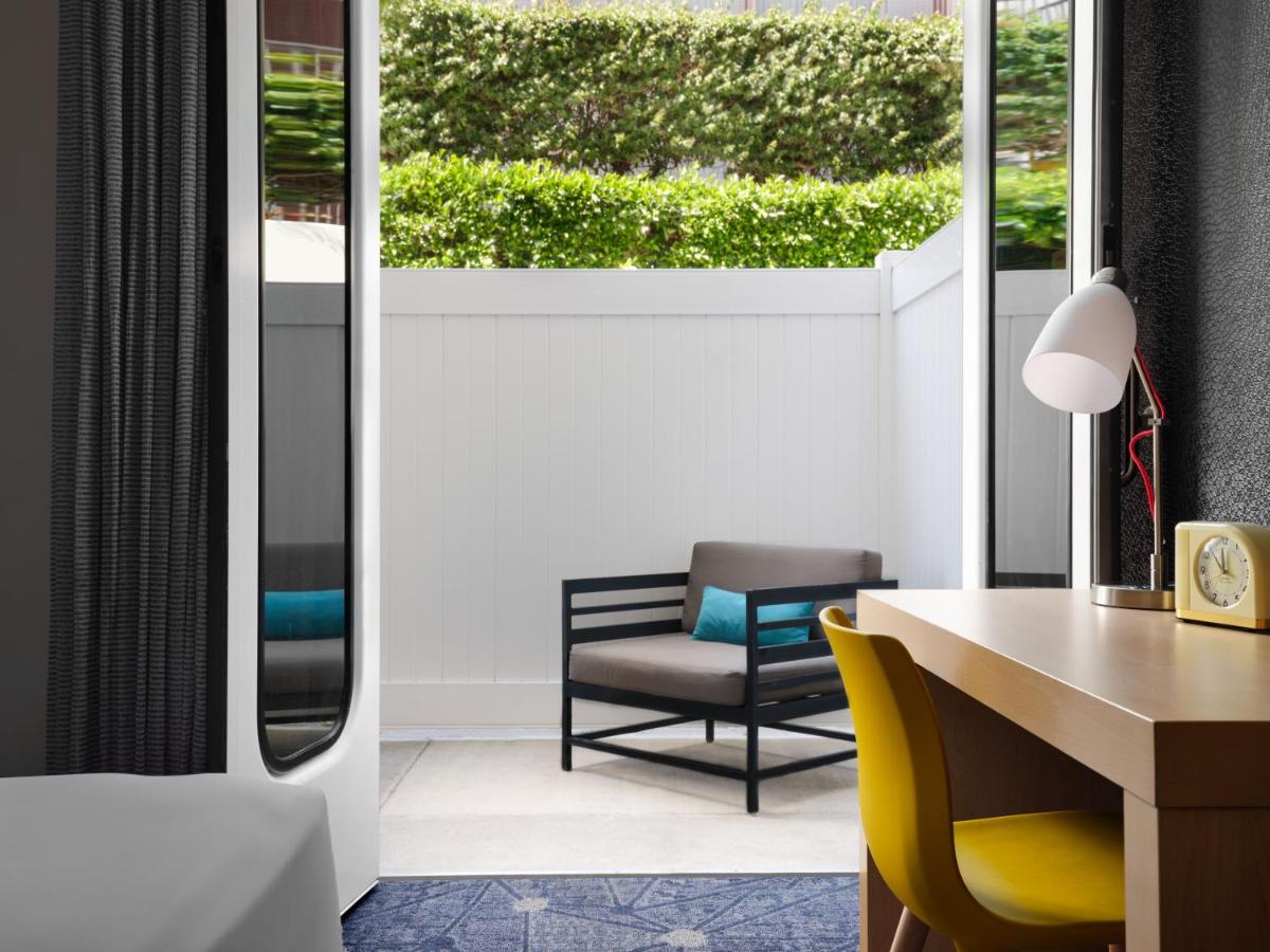 Breezy 2 Queens, Guest room, 2 Queen at Aloft by Marriott El Segundo - Los Angeles Airport