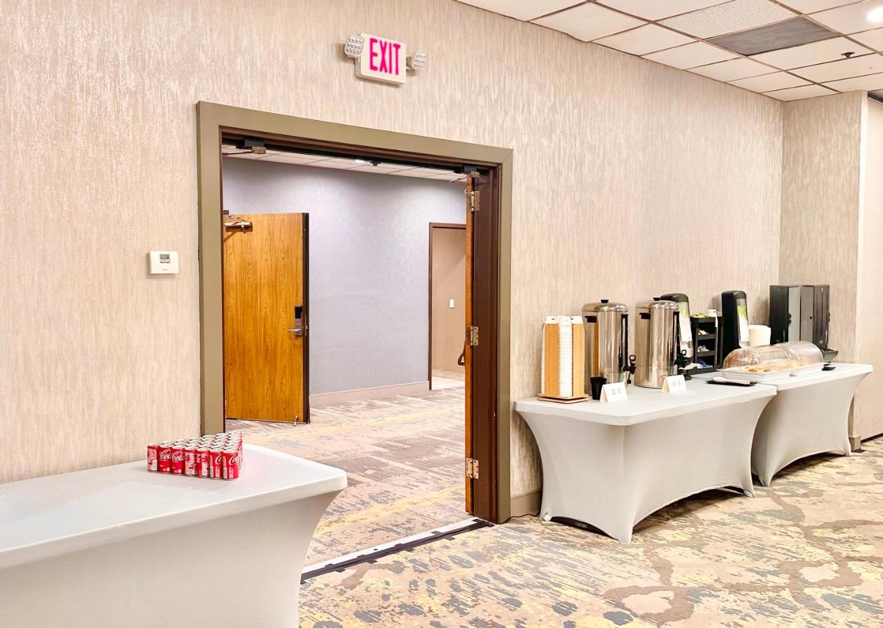 | Lincoln Hotel SureStay Collection by Best Western