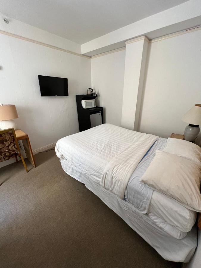 | Nash Hotel