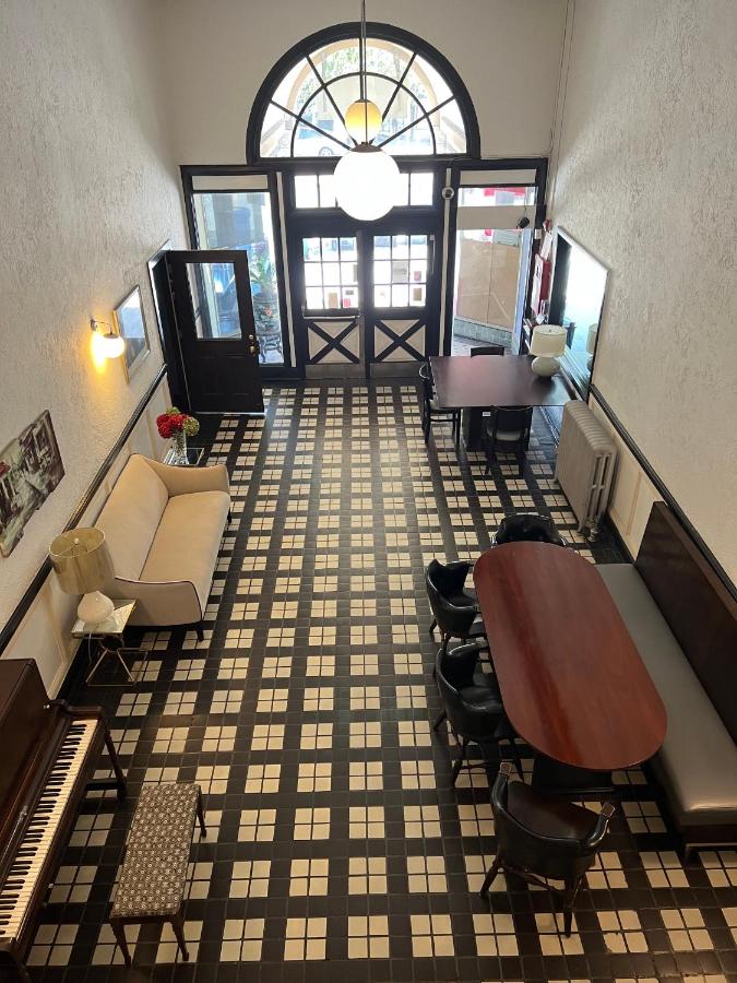 | Nash Hotel