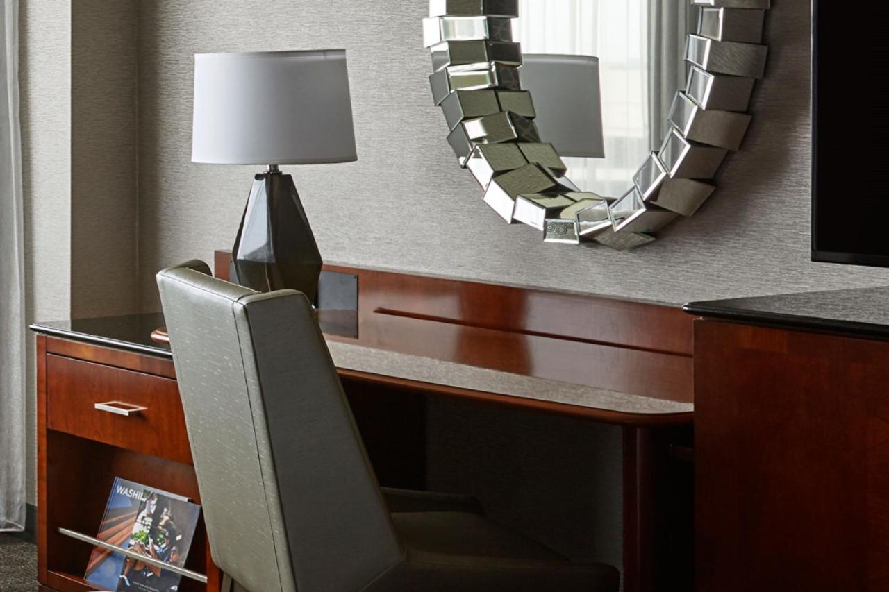Junior King Suite at Crystal Gateway Marriott