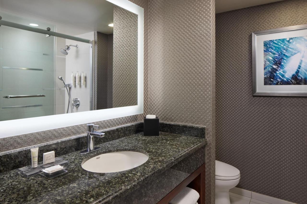 Junior King Suite at Crystal Gateway Marriott