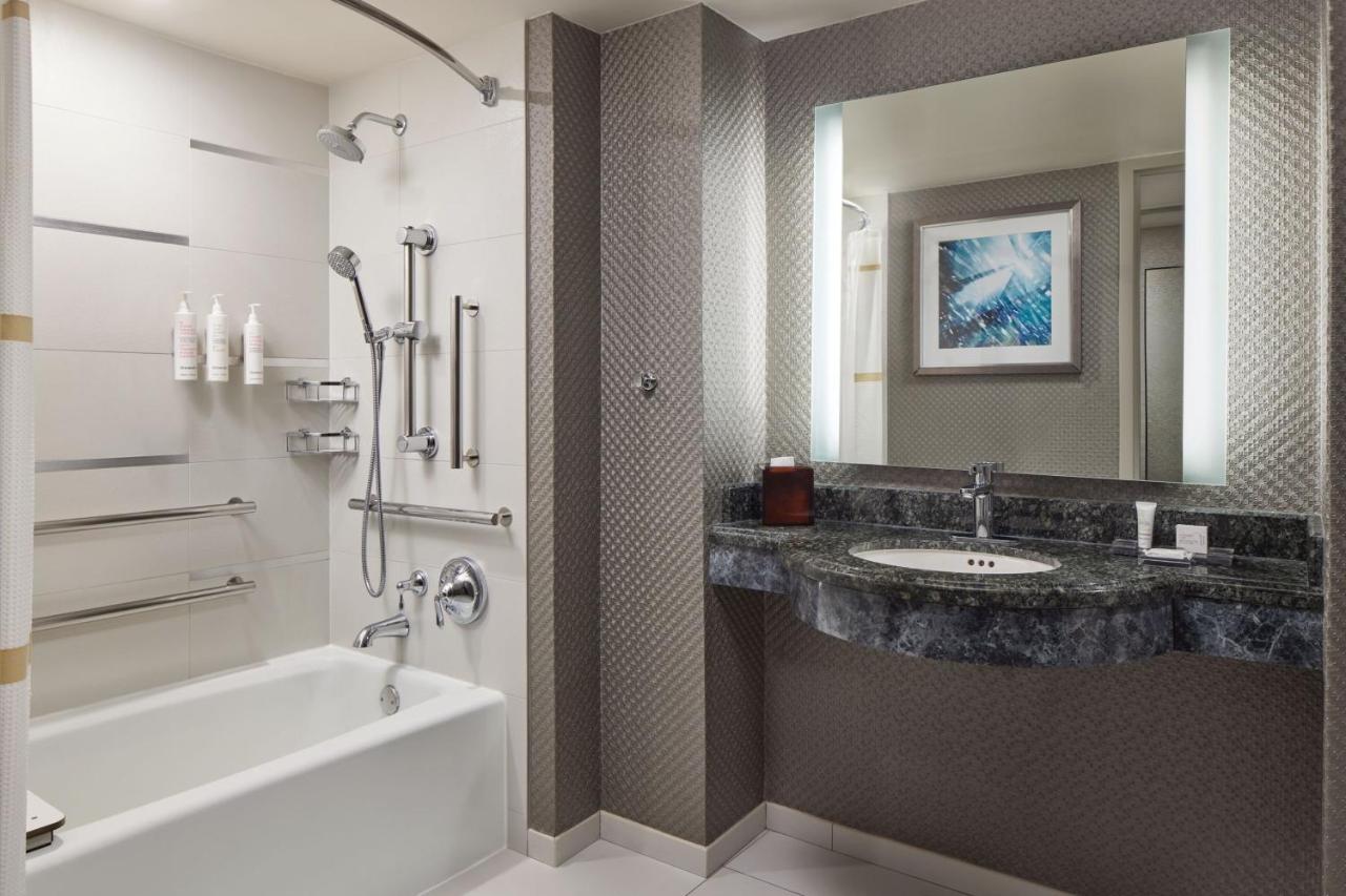 Double Room with Two Double Beds - Lounge Access at Crystal Gateway Marriott