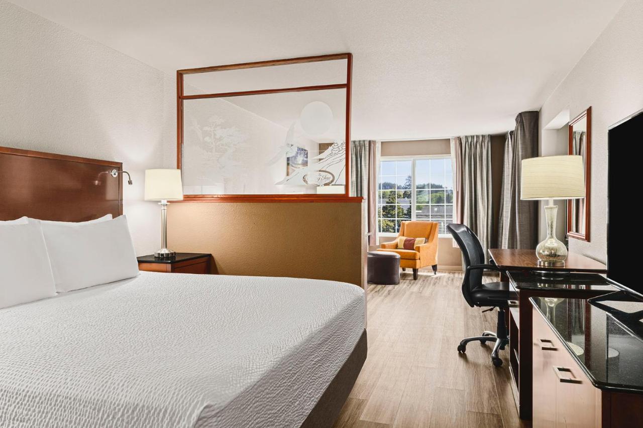 King Suite at The Ashley Inn & Suites