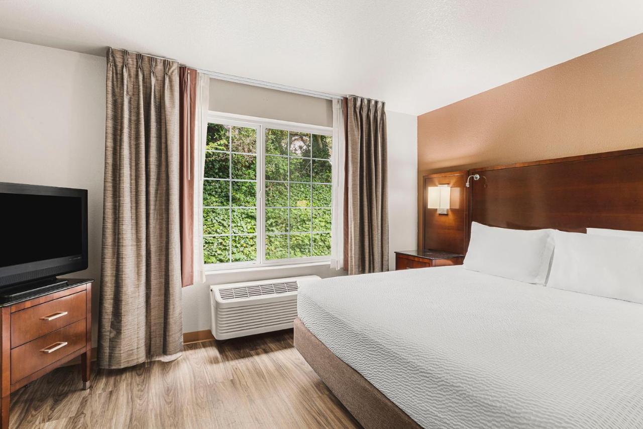 King Room at The Ashley Inn & Suites
