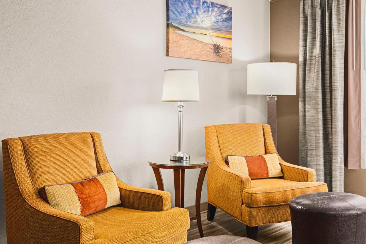 King Suite at The Ashley Inn & Suites