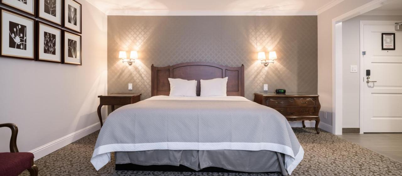 Deluxe King Room at Woodcrest Hotel Cupertino